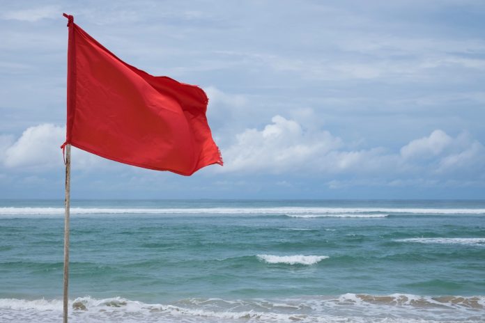 playa-bandera-roja