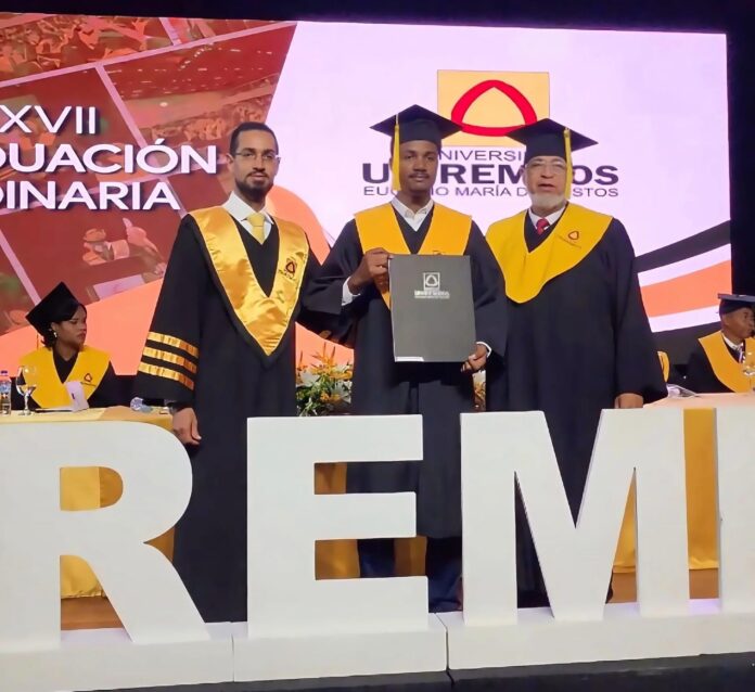 Graduación UNIREMHOS (1)