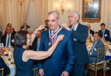 Américas Society reconoce a Abinader por su gestión económica e institucional