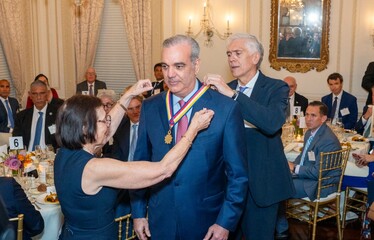 americas-society-otorga-gold-insigne-a-luis-abinader-c0075861-focus-0-0-375-240
