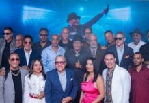 Ramón Orlando conmemora 50 años de trayectoria ante un Estadio Olímpico rendido a su música.